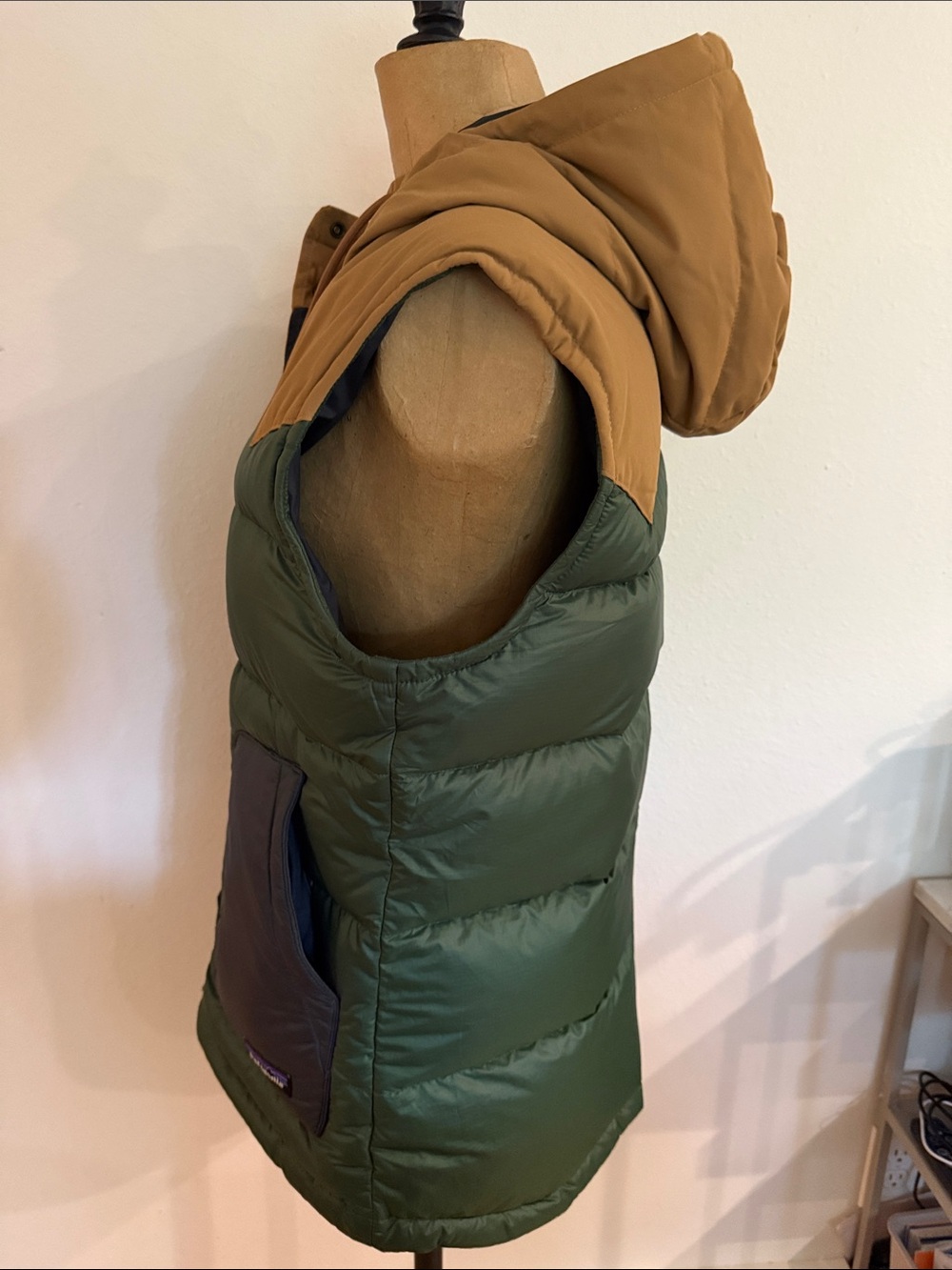 Patagonia M Bivy down vest blue green brown hooded snap front great condition - Picture 3 of 9